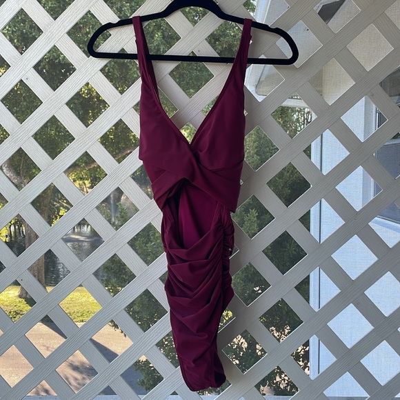 Blooming Jelly One Piece V-Neck Cut-Out Tummy Control Swimsuit - Picture 2 of 12